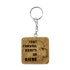 Porte-clés en bois recyclé brut - Personnalisés ou personnalisables. Accessoire artisanal et écologique, parfait pour un cadeau unique
